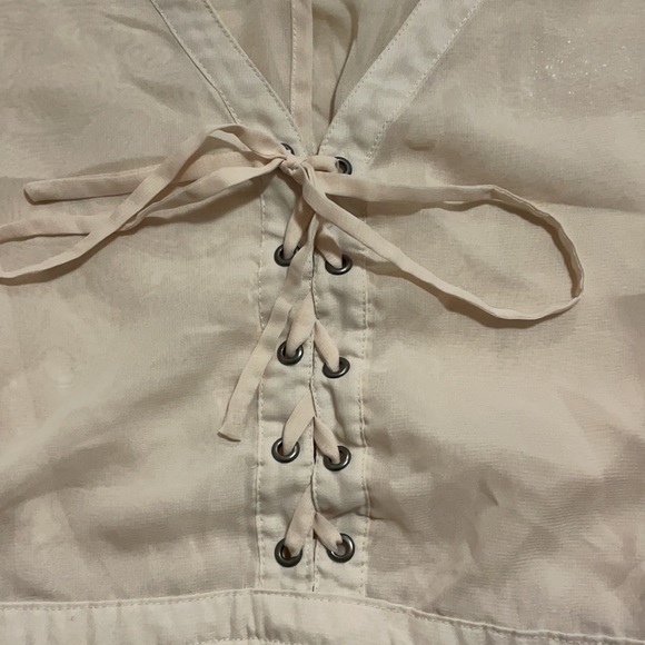 2b Bebe cream blouse - Picture 4 of 6